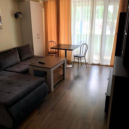 Arlequin Apartments Mamaia Exterior photo