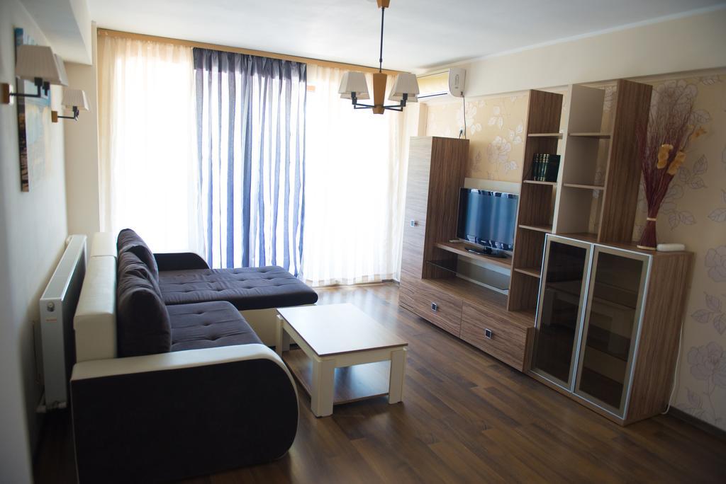 Arlequin Apartments Mamaia Exterior photo