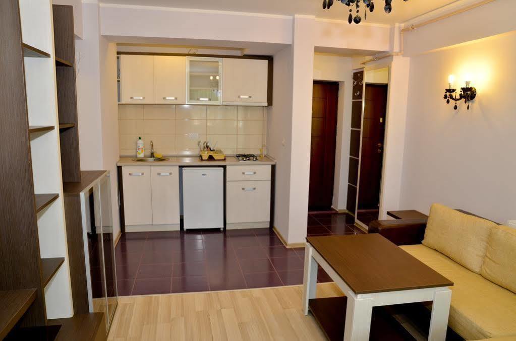 Arlequin Apartments Mamaia Exterior photo
