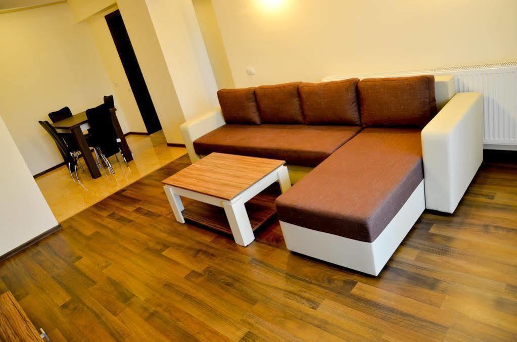 Arlequin Apartments Mamaia Exterior photo