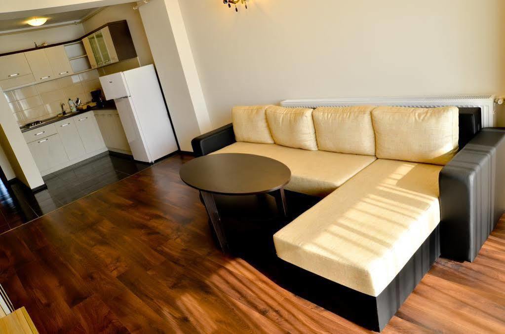 Arlequin Apartments Mamaia Exterior photo
