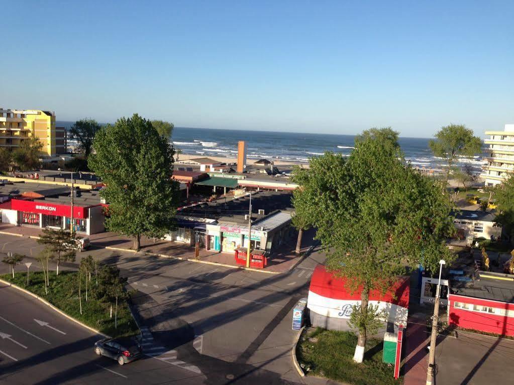 Arlequin Apartments Mamaia Exterior photo