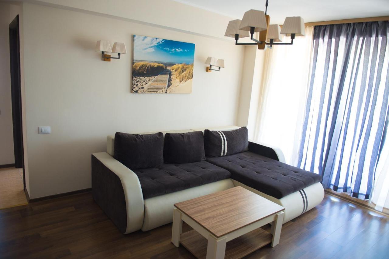 Arlequin Apartments Mamaia Exterior photo