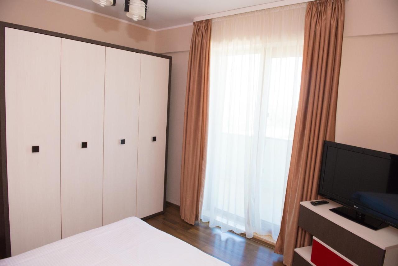 Arlequin Apartments Mamaia Exterior photo